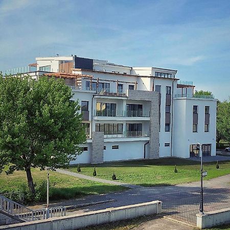 Moment Apartments Сольнок Екстер'єр фото