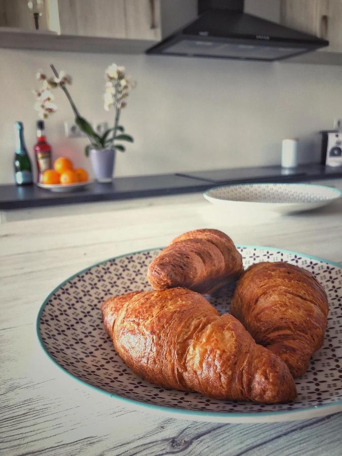 Moment Apartments Сольнок Екстер'єр фото