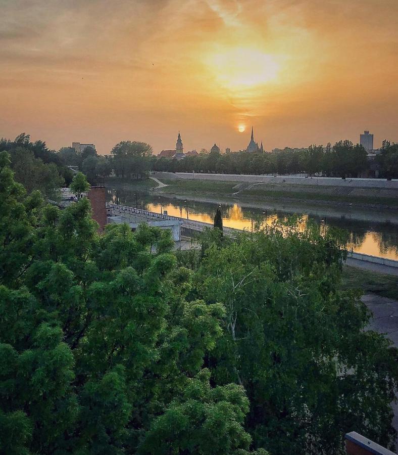 Moment Apartments Сольнок Екстер'єр фото