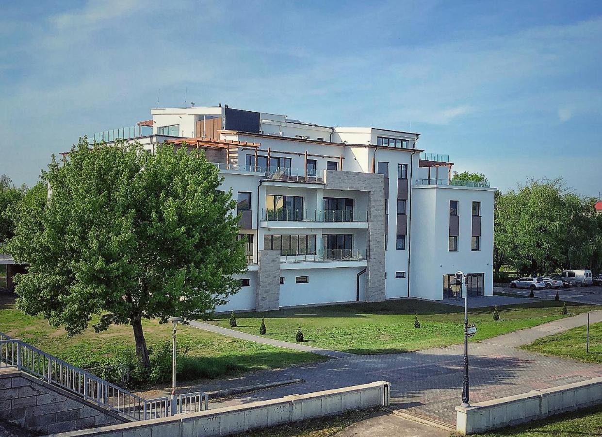 Moment Apartments Сольнок Екстер'єр фото