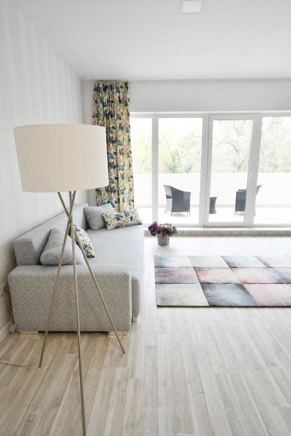 Moment Apartments Сольнок Екстер'єр фото