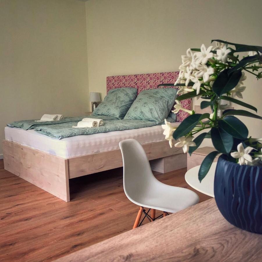 Moment Apartments Сольнок Екстер'єр фото
