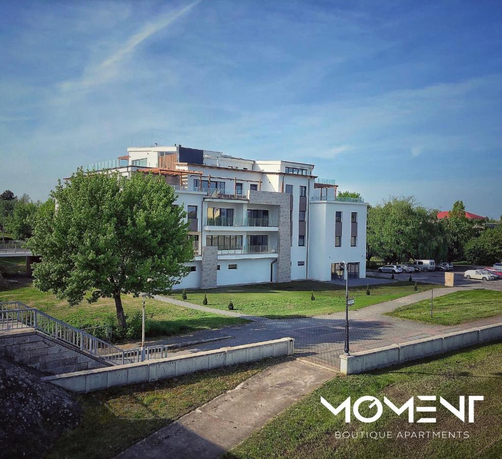 Moment Apartments Сольнок Екстер'єр фото